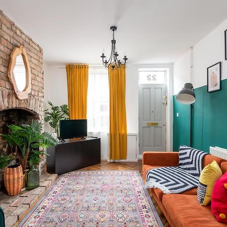 Pass The Keys Gorgeous Terrace Near Bishy Road Villa York Exteriör bild