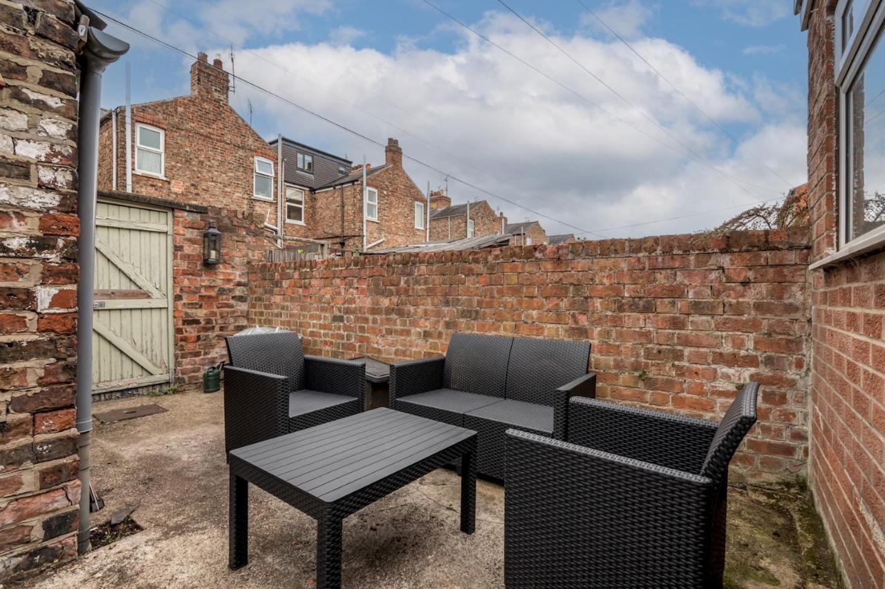 Pass The Keys Gorgeous Terrace Near Bishy Road Villa York Exteriör bild
