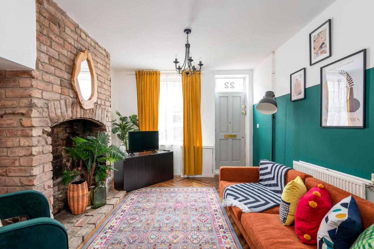 Pass The Keys Gorgeous Terrace Near Bishy Road Villa York Exteriör bild